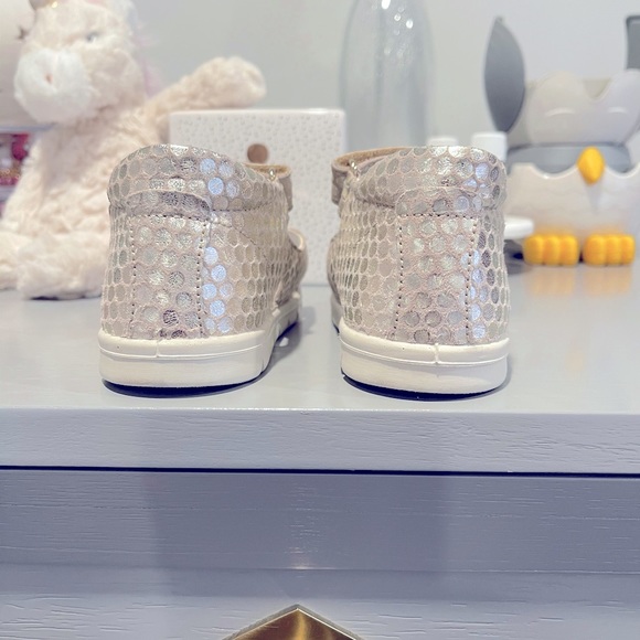 Toddler Girl Sandals - Picture 4 of 4